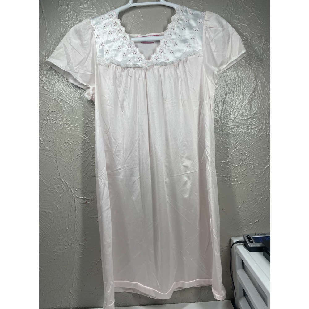 Lady Manhattan pink‎ satin nightgown nightie white eyelet